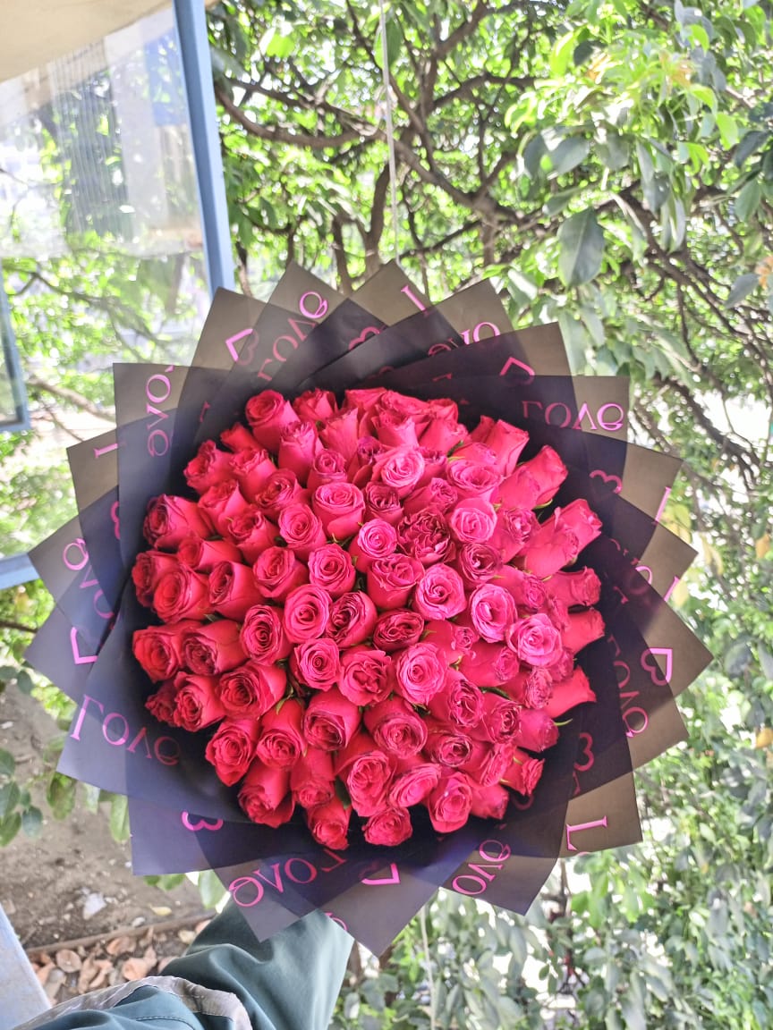 50 red roses